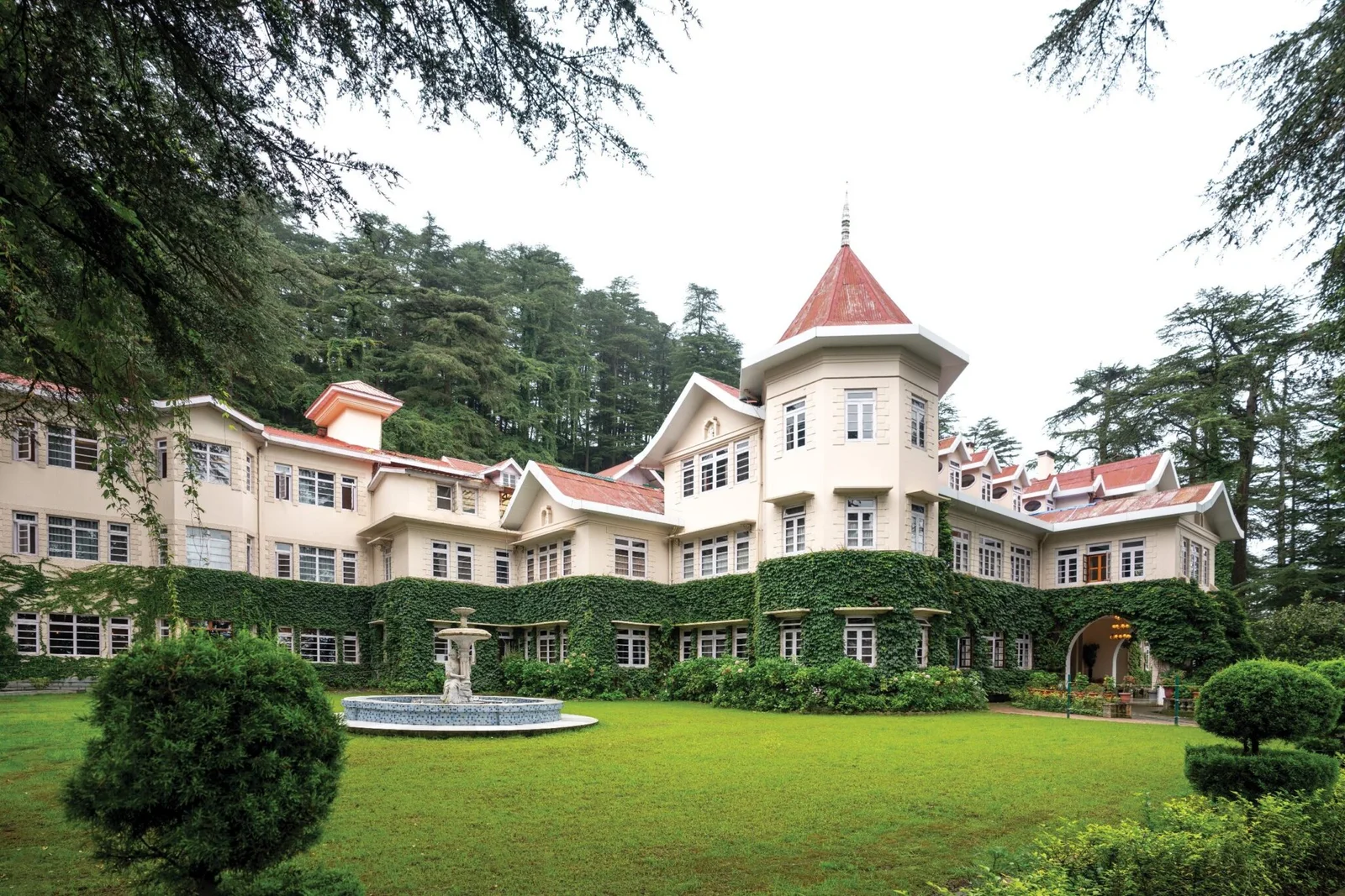 Hotel Woodville Palace