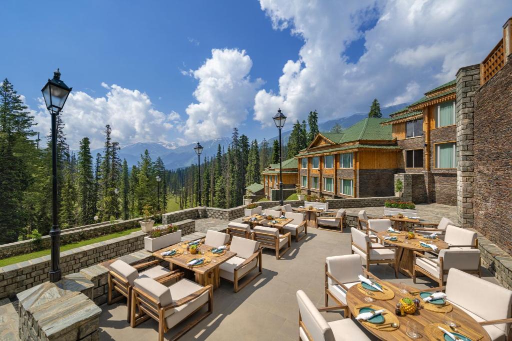 luxury hotels in gulmarg