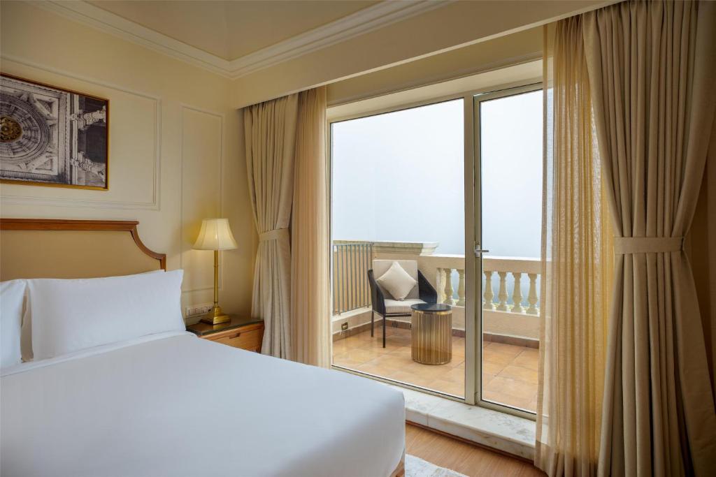 Luxury hotel in mount abu