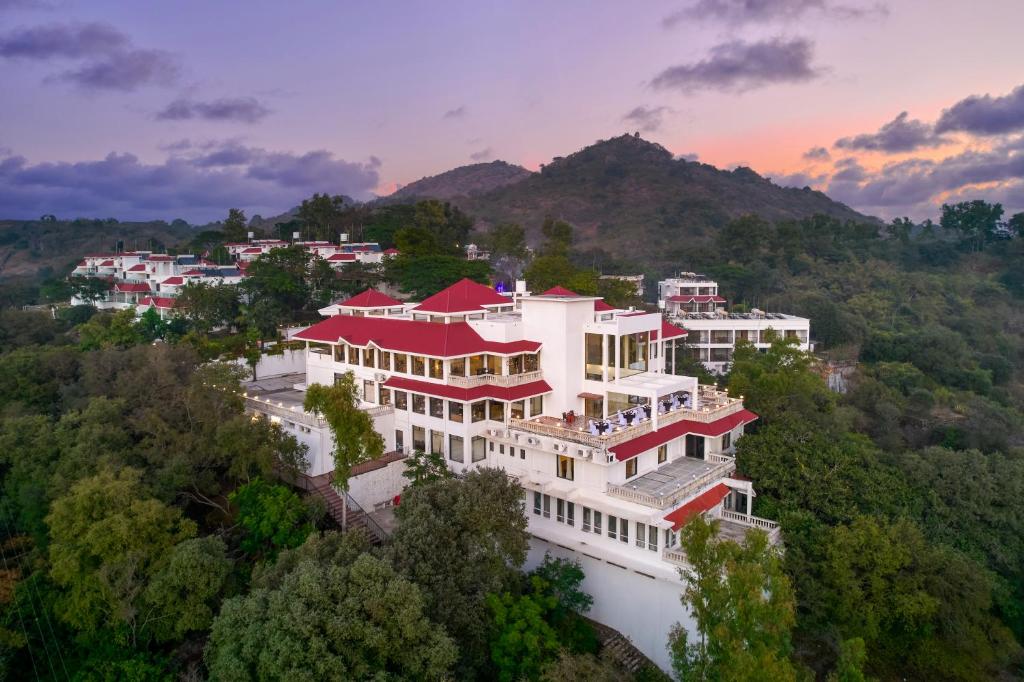 Best hotels in mount abu