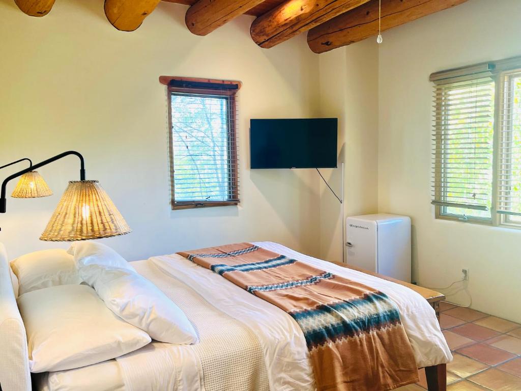 best budget hotels in taos new mexico