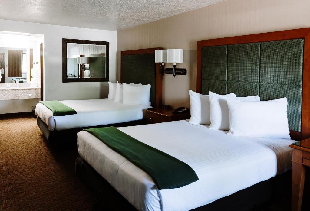 best budget hotels in Taos